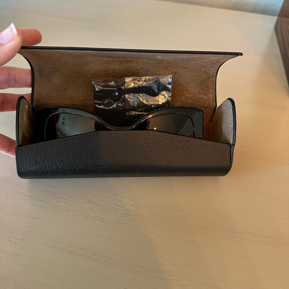 Authentic Burberry black cat eye sunglasses main image 4